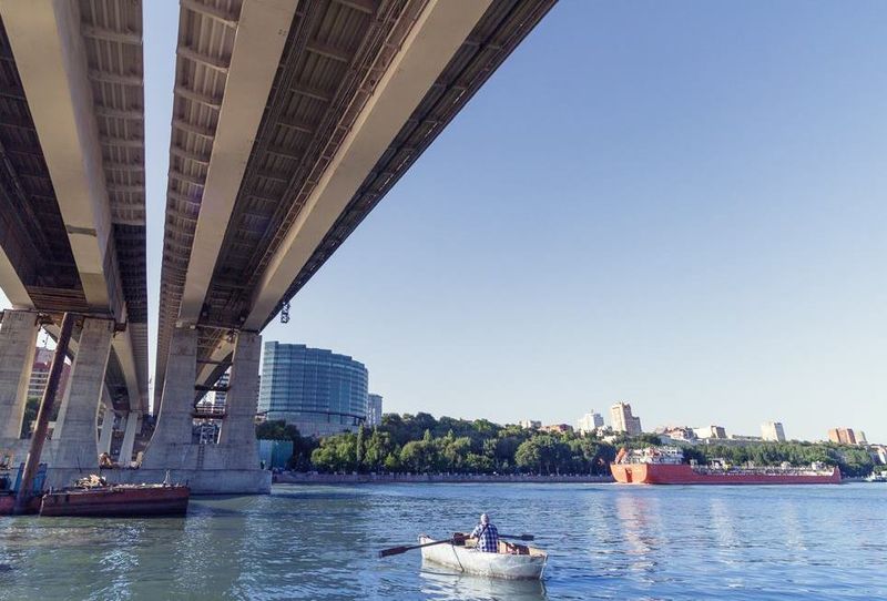 Voroshilovsky Bridge is over 90% ready